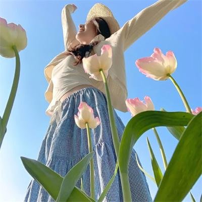 桃花含露又春风